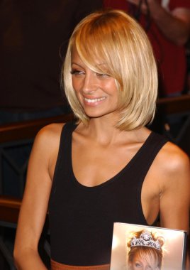 Nicole richie deposu görünüm