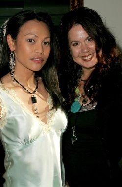 Cassandra hepburn ve fileena bahris