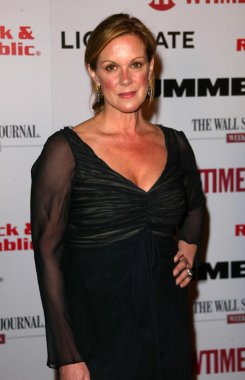 Elizabeth Perkins