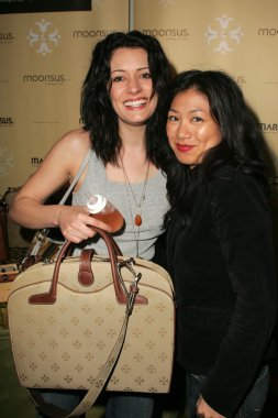 Paget brewster ve liza lapira