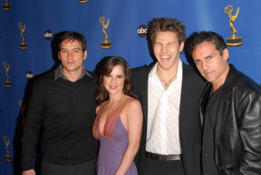 Tyler christopher ve kelly monaco ile scott clifton ve maurice benard