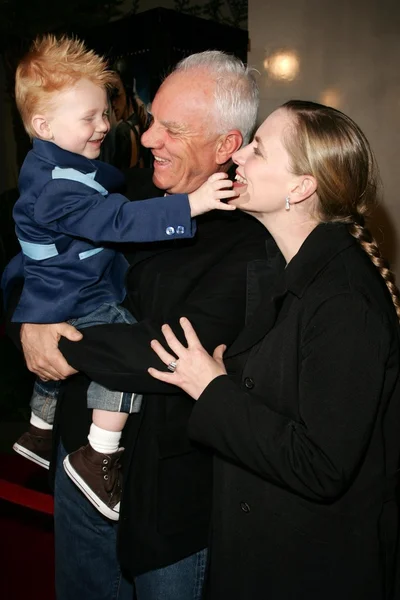 Malcolm McDowell and family — Stock Photo, Image