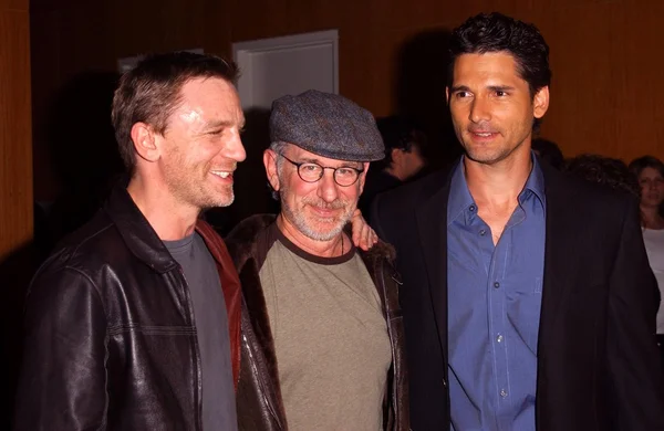 Daniel Craig with Steven Spielberg and Eric Bana — Stock Photo, Image