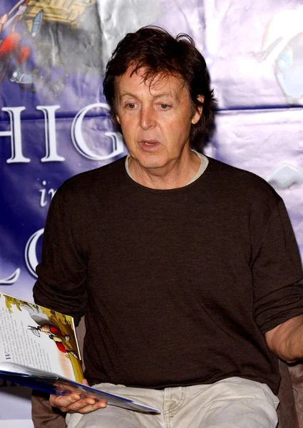 Paul mccartney στο κατάστημα Εμφάνιση — Φωτογραφία Αρχείου