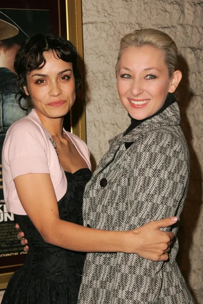 Shannyn Sossamon and friend — Stock Photo, Image