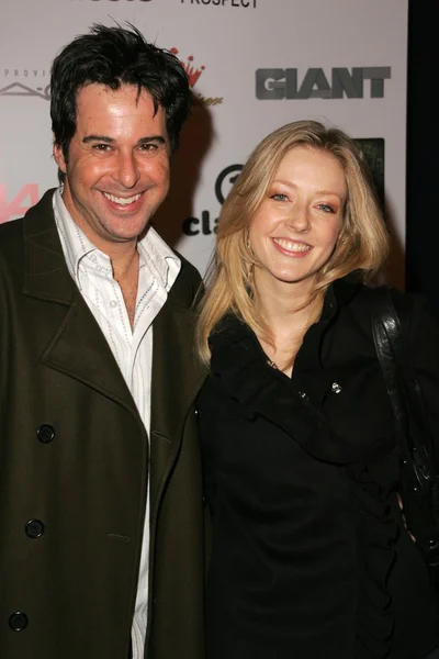 Jonathan Silverman and Jennifer Finnigan — Stock Photo, Image