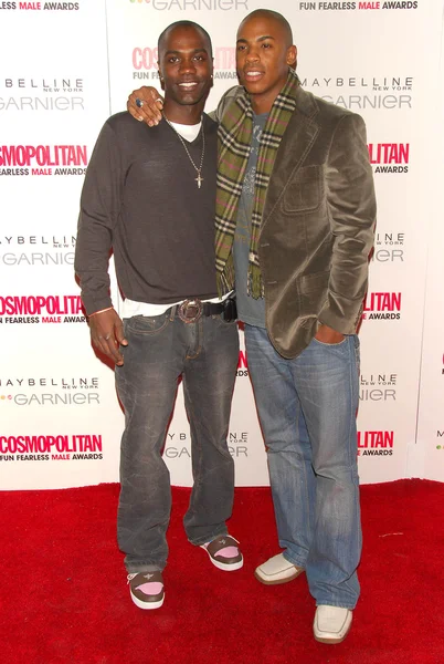 Nashawne kearse a mehcad brooks v cosmopolitan zábava nebojácný muž ocenění. den poté, hollywood, ca 02-13-06 — Stock fotografie