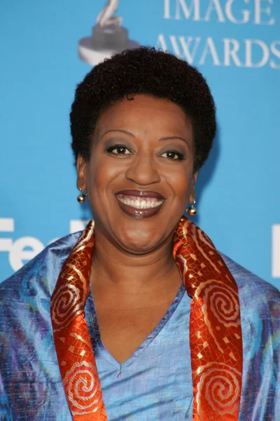 CCH Pounder at the 37th Annual NAACP Image Awards. Shrine Auditorium, Los Angeles, CA. 02-25-06 — Stock Photo, Image