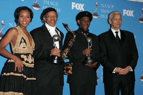 Kerry Washington, The Neville Brothers and Julian Bond at the 37th Annual NAACP Image Awards. Shrine Auditorium, Los Angeles, CA. 02-25-06 — Stock Photo, Image