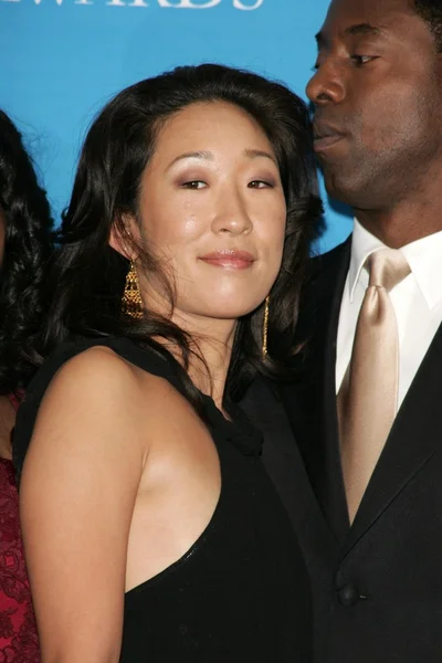 Sandra oh na třicáté výroční naacp image awards. svatyně hlediště, los angeles, ca. 02-25-06 — Stock fotografie