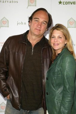 Jim belushi ve eşi jennifer 4 yıllık john varvatos Shop desteği göstermek için stuart house yarar. John varvatos butik, beverly hills, ca. 03-19-06