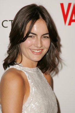 Camilla belle vanity fair ve EFI amped Afrika pre-oscar yararına charlize theron tarafından ev sahipliği yaptı. Cumhuriyet restaurant ve lounge, los angeles, ca. 03-02-06