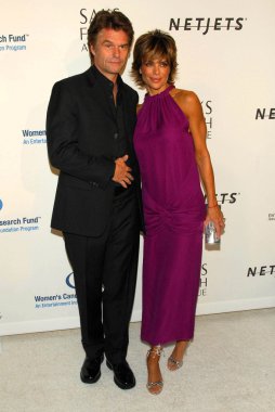 Hamlin ve lisa rinna mantolama kadın kanser araştırma fonu unutulmaz akşam yararına, harry. Regent beverly wilshire hotel, beverly hills, ca. 03-01-06