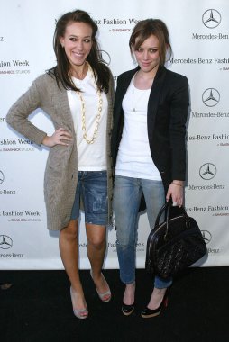 Hilary duff ve mercedes-benz gelen haylie duff 2006 Los Angeles moda hafta 3 gün düşer. Smashbox, culver city, ca. 03-21-06