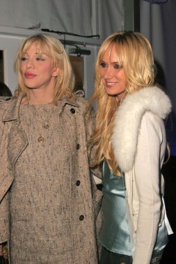Courtney love ve kimberly stewart