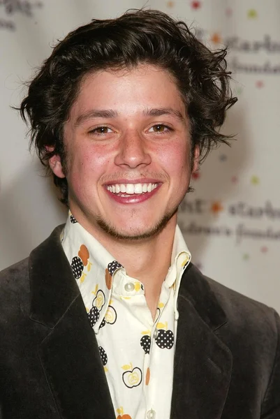 Ricky ullman bij de starlight starbright childrens foundation een stellaire nacht gala eren dakota fanning. de beverly hilton hotel, beverly hills, ca. 03-31-06 — Stockfoto