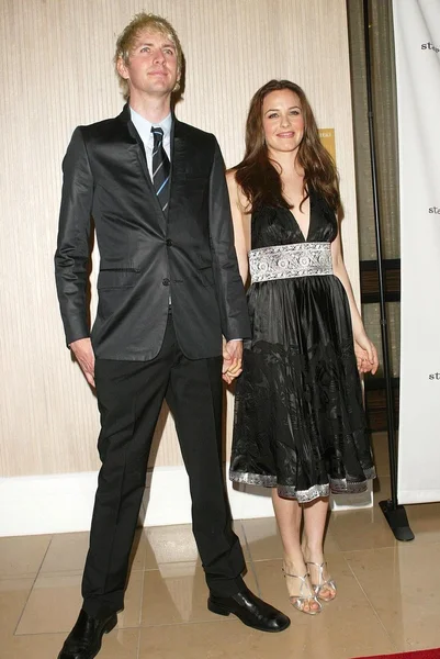 Christopher Jarecki e Alicia Silverstone na Fundação Starlight Starbright Childrens Uma Gala Noturna Estelar homenageando Dakota Fanning. The Beverly Hilton Hotel, Beverly Hills, CA. 03-31-06 — Fotografia de Stock