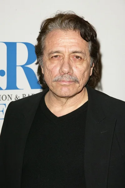 Edward james olmos na 23 roční william s. paley televizní festivaly prezentaci battlestar Galactica. Cech ředitelů americké, los angeles, ca. 03-03-06 — Stock fotografie