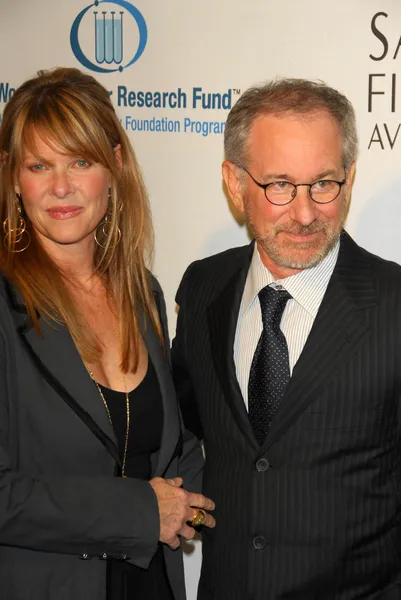 Kate Capshaw y Steven Spielberg en el Inolvidable Evening Benefit for EIFs Woman Cancer Research Fund. Regent Beverly Wilshire Hotel, Beverly Hills, CA. 03-01-06 — Foto de Stock