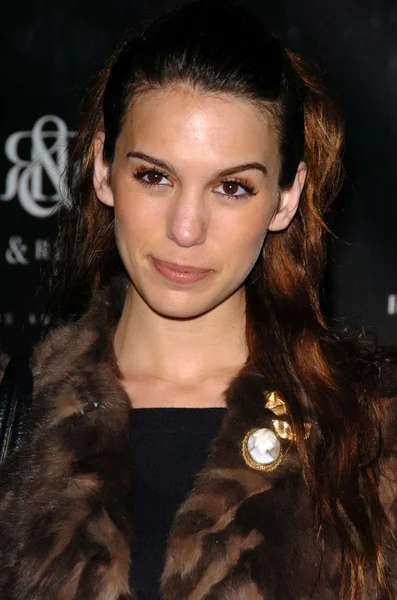 Christy carlson romano på rock och republikerna falla 2006 fashion utställning. Sony studios, culver city, ca. 20-03-06 — Stockfoto