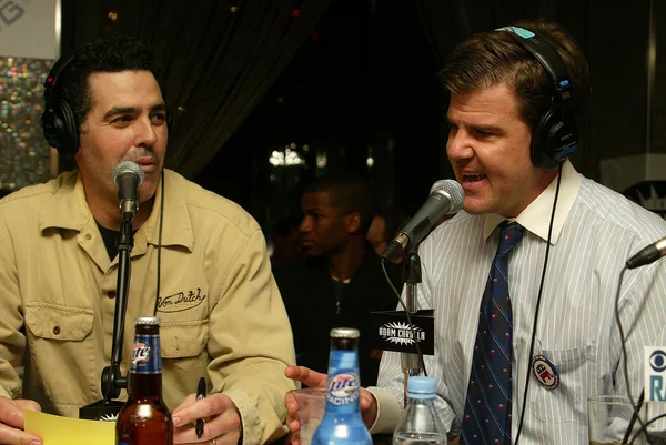 Adam carolla en richard martin op een live taping van de adam carolla radioshow. Ghost bar, palms hotel, las vegas, nv. 03-09-06 — Stockfoto