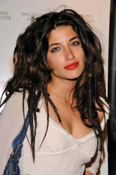 Tania raymonde photos