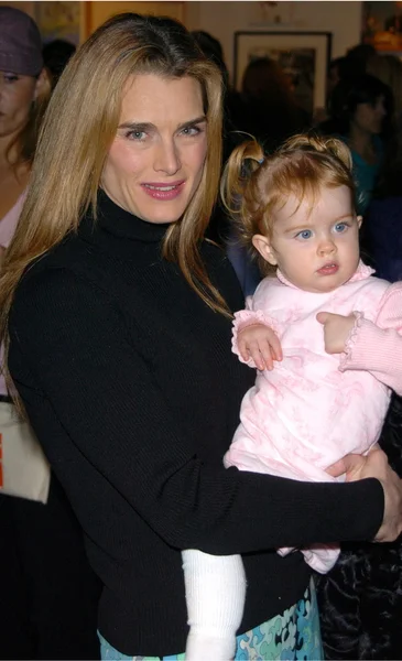 Brooke Shields y su hija Rowan Francis Shields — Foto de Stock