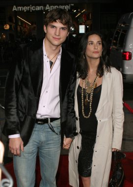 Ashton kutcher ve demi moore