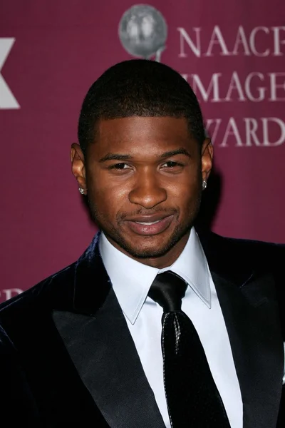 Usher w 36 naacp awards przyjazdy — Zdjęcie stockowe