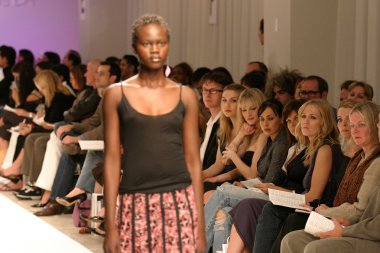 Teri polo, constance zimmer, tiffani Thieson ve jennie garth