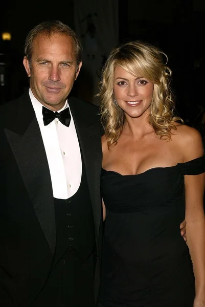 Kevin Costner and Christine Baumgarten — Stock Photo, Image