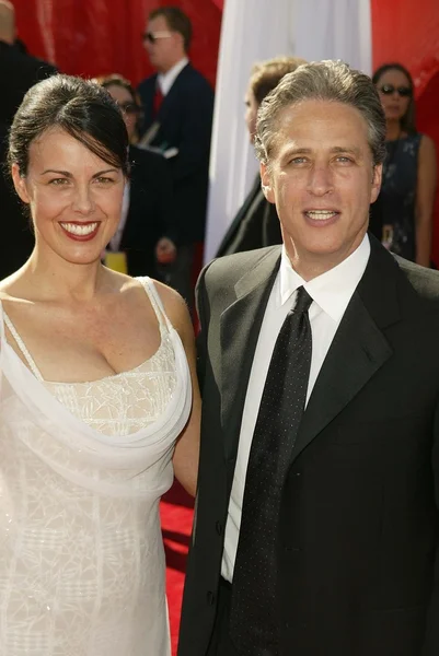 Jon Stewart y su esposa —  Fotos de Stock