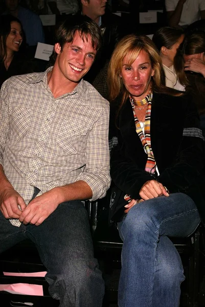 Melissa Rivers e invitada — Foto de Stock