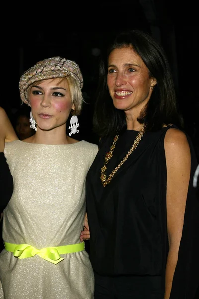 Samaire armstrong en mimi rogers — Stockfoto