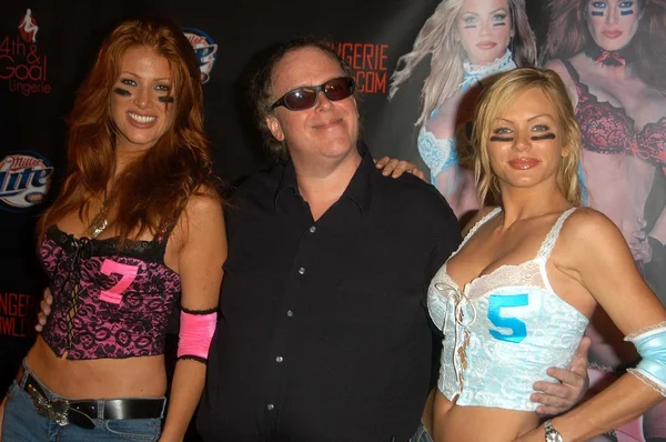 Angie everhart, tom leykis och nikki ziering — Stockfoto