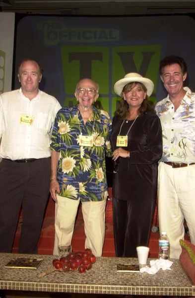 Lloyd Schwartz, Sherwood Schwartz, Dawn Wells y Barry Williams — Foto de Stock