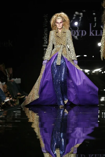 Desfile de moda Lloyd Klein — Foto de Stock