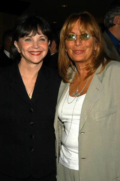 Cindy williams och penny marshall — Stockfoto