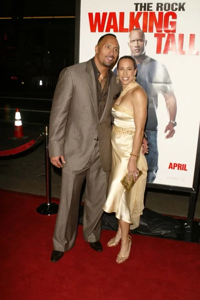Dwayne "The Rock" Johnson and wife Dany — Stock Photo, Image
