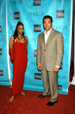 Yasemin lewis ve benito martinez