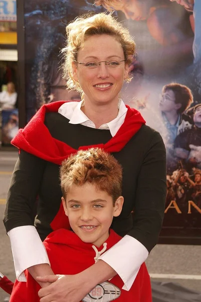 Virginia Madsen and son — Stock Photo, Image