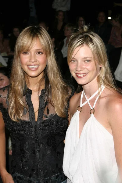 Jessica alba och amy smart — Stockfoto