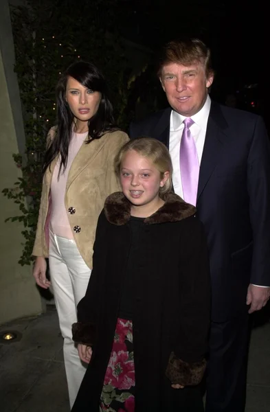 Donald Trump con Melania y el niño llegando — Foto de Stock