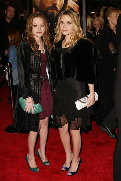 Mary-Kate y Ashley Olsen —  Fotos de Stock