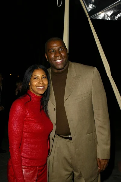 Magic Johnson and wife Cookie — Stock Photo, Image