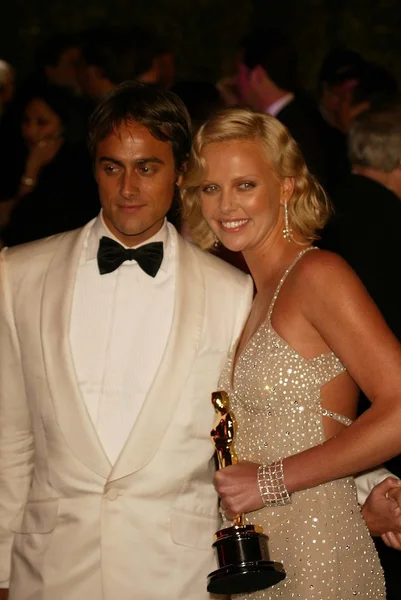 Stuart Townsend e Charlize Theron — Fotografia de Stock