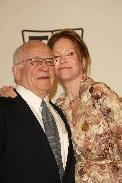 Ed asner a mary tyler moore — Stock fotografie