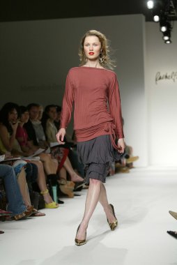Rachel dostum defile