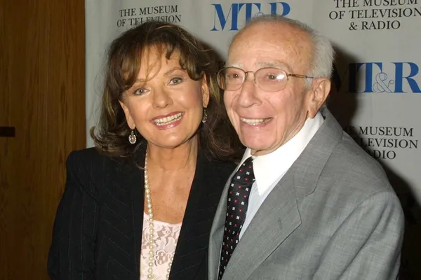 Dawn Wells and Sherwood Schwartz — Stock Photo, Image