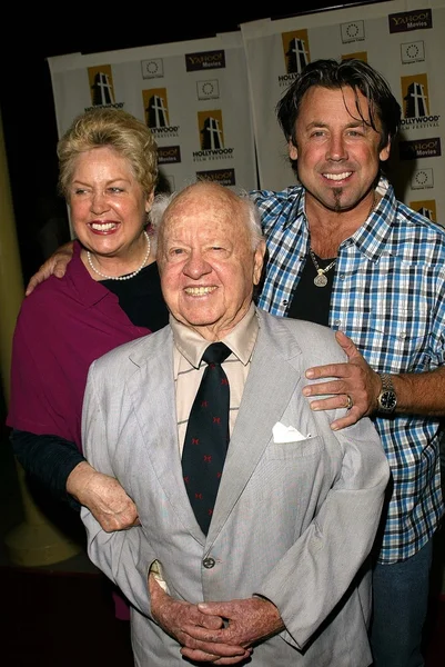 Mickey Rooney avec sa femme et son fils — Photo
